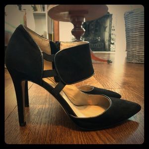 Saks Fifth Avenue Suede black pumps